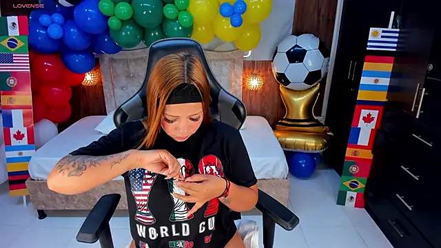 Snapshot of mia_18v chatting on June 16, 2026, 8:00 pm mia 18v online show from June 16, 2026, 8:00 pm