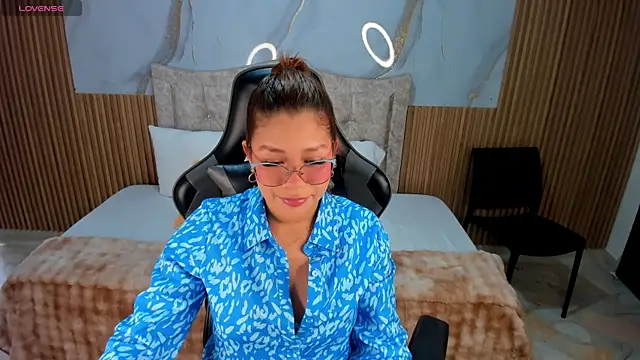 Snapshot of mia_18v chatting on July 30, 2026, 8:08 pm mia 18v online show from July 30, 2026, 8:08 pm