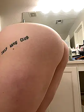 ItsKittybitch online show from December 3, 2024, 9:12 pm