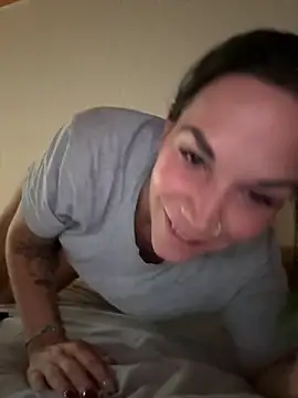 Snapshot of Lady_Knaller chatting on October 8, 2025, 6:27 pm Lady Knaller online show from October 8, 2025, 6:27 pm