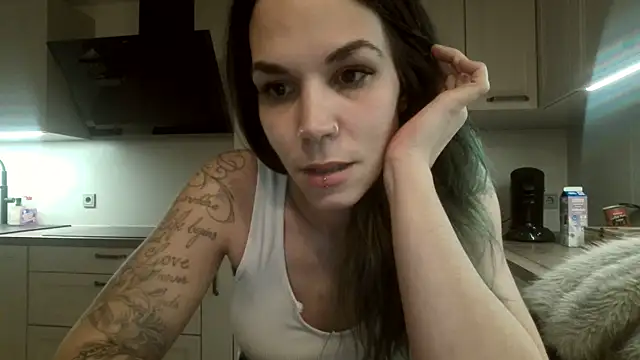 Snapshot of Lady_Knaller chatting on December 20, 2025, 9:22 pm Lady Knaller online show from December 20, 2025, 9:22 pm