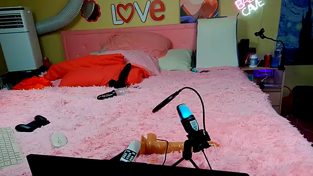 Blakelytgirl online show from July 21, 2026, 7:11 am
