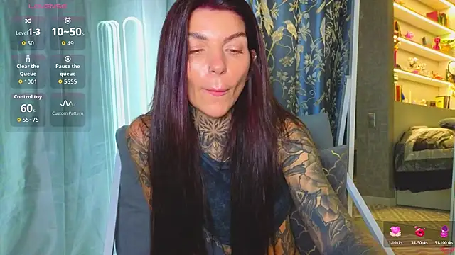 tattooedBabyy online show from April 13, 2026, 9:37 am
