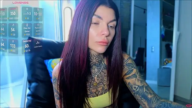 tattooedBabyy online show from May 4, 2026, 10:22 am