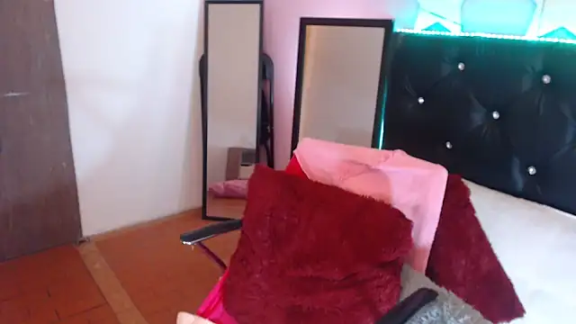 Snapshot of camila_delarosa chatting on October 12, 2025, 9:41 am camila delarosa online show from October 12, 2025, 9:41 am