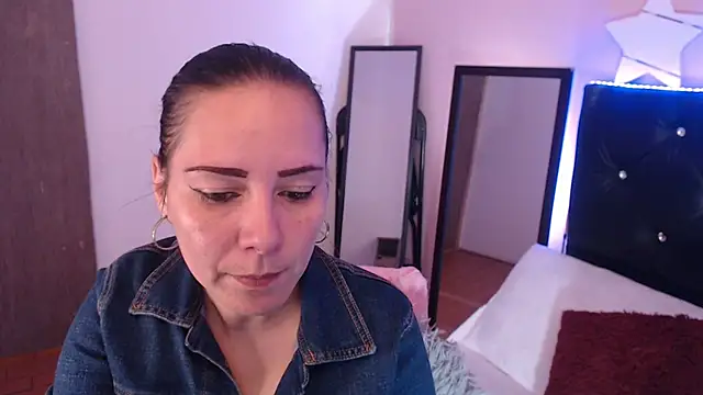 Snapshot of camila_delarosa chatting on November 19, 2025, 7:03 pm camila delarosa online show from November 19, 2025, 7:03 pm