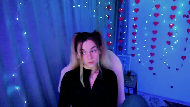 Sweet me  online show from March 4, 2026, 5:19 pm