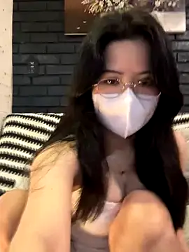 Snapshot of Kyomi-ibaby chatting on October 31, 2025, 10:38 am Kyomi-ibaby online show from October 31, 2025, 10:38 am