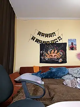 Crayzy Luv online show from March 5, 2025, 10:10 pm