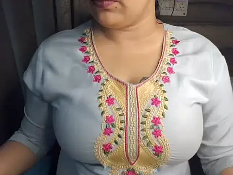 Trezza online show from October 24, 2025, 11:34 pm