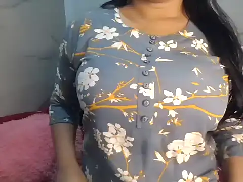 Snapshot of Trezza chatting on July 4, 2026, 7:53 pm Trezza online show from July 4, 2026, 7:53 pm