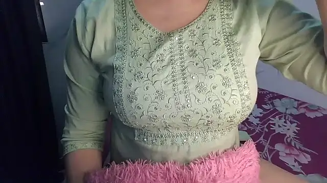 Snapshot of Trezza chatting on July 12, 2026, 7:49 pm Trezza online show from July 12, 2026, 7:49 pm