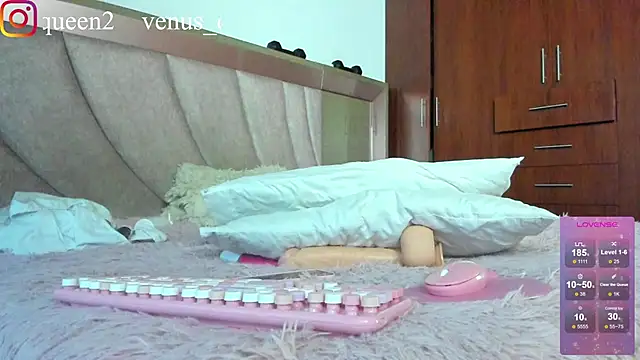 Venus queenn online show from December 14, 2024, 10:39 pm