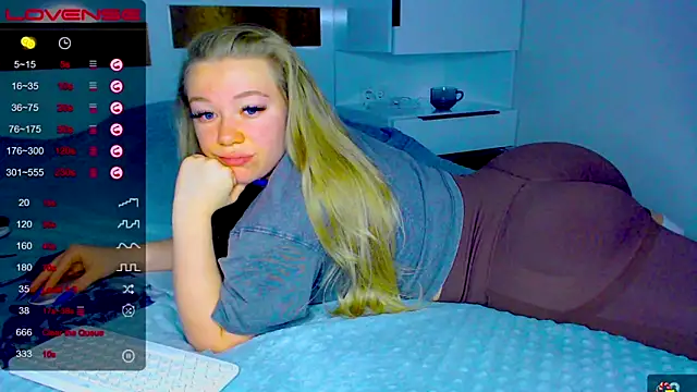 kitti kaattt online show from October 19, 2025, 3:29 am