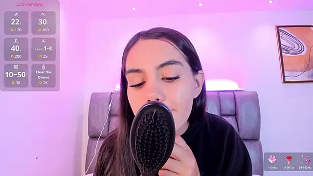 martina mancini online show from December 5, 2025, 2:03 pm