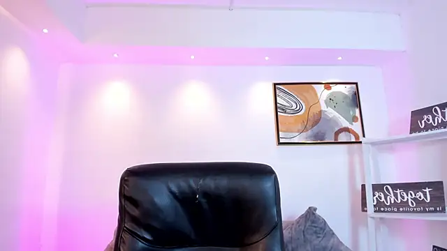 Snapshot of martina_mancini chatting on July 10, 2026, 12:30 pm martina mancini online show from July 10, 2026, 12:30 pm