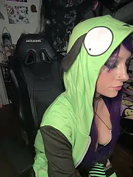 Snapshot of marleymaxwell chatting on October 4, 2025, 1:36 am marleymaxwell online show from October 4, 2025, 1:36 am