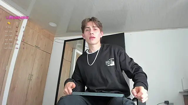 manucute 23  online show from February 28, 2025, 5:48 pm