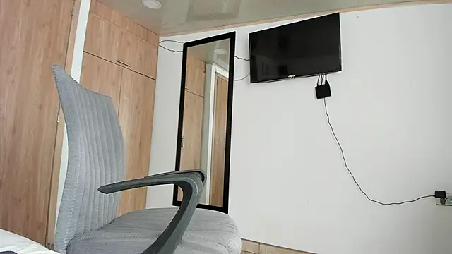 manucute 23  online show from March 13, 2025, 5:50 pm