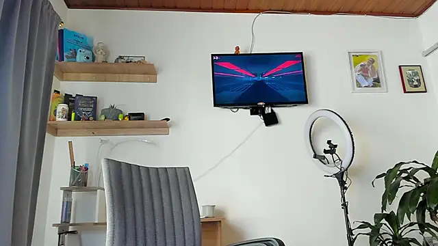 manucute 23  online show from December 3, 2025, 2:37 pm