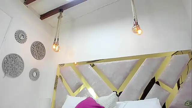 Snapshot of Oriana_Guzman chatting on January 13, 2025, 6:38 pm Oriana Guzman online show from January 13, 2025, 6:38 pm