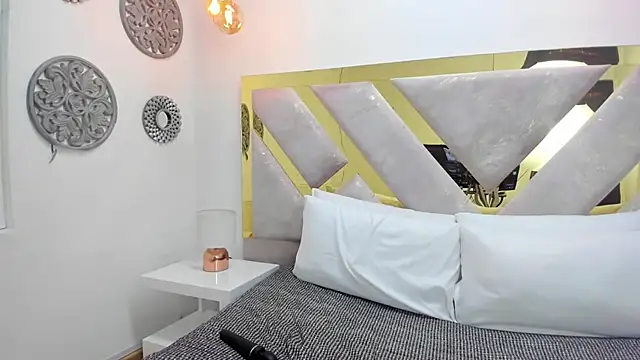 Snapshot of Oriana_Guzman chatting on February 22, 2025, 3:36 pm Oriana Guzman online show from February 22, 2025, 3:36 pm