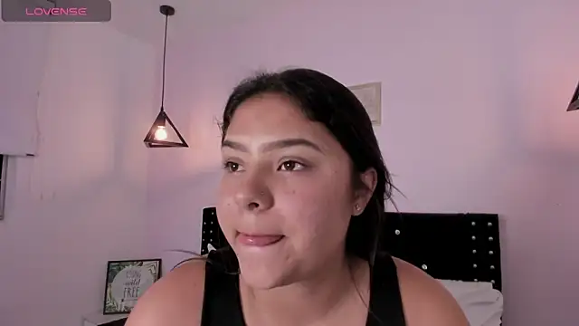 Snapshot of Oriana_Guzman chatting on September 15, 2025, 12:32 am Oriana Guzman online show from September 15, 2025, 12:32 am