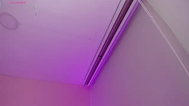 Snapshot of Oriana_Guzman chatting on March 4, 2026, 1:22 am Oriana Guzman online show from March 4, 2026, 1:22 am