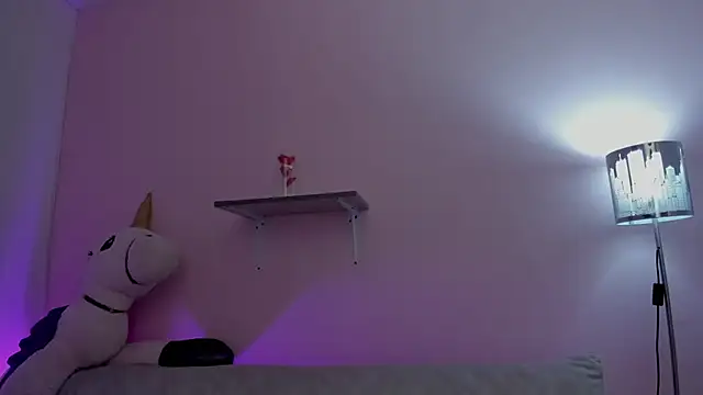 Oriana Guzman online show from April 27, 2026, 3:26 am