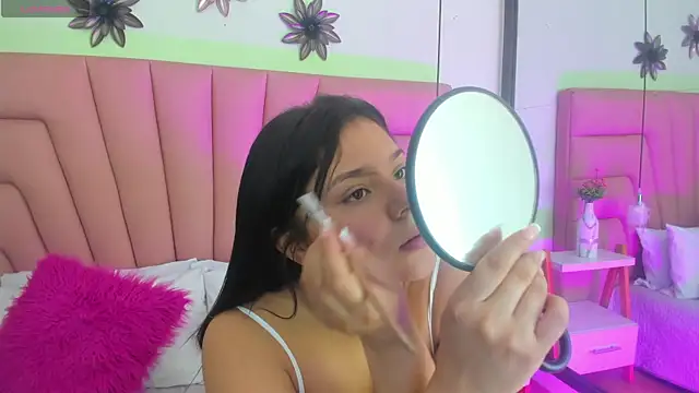 Oriana Guzman online show from May 27, 2026, 3:25 am