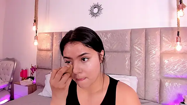 Oriana Guzman online show from June 12, 2026, 6:23 am