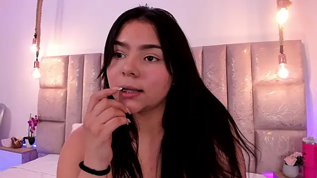 Oriana Guzman online show from June 25, 2026, 5:12 am