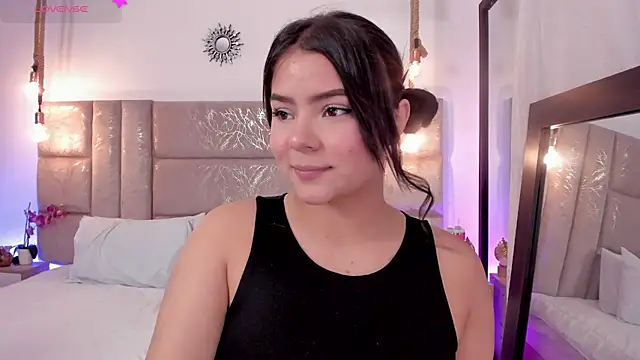 Oriana Guzman online show from July 17, 2026, 11:42 pm