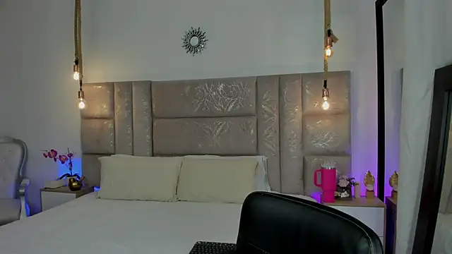 Oriana Guzman online show from July 26, 2026, 10:38 pm