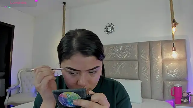Oriana Guzman online show from July 27, 2026, 11:45 pm