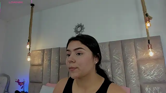 Oriana Guzman online show from August 7, 2026, 12:34 am