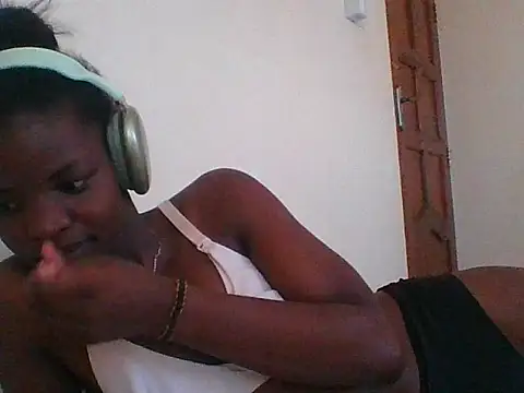 Snapshot of hotgal1112 chatting on November 26, 2025, 10:05 am hotgal1112 online show from November 26, 2025, 10:05 am