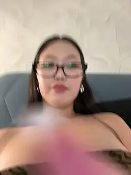 Snapshot of Aiko_Yumi chatting on March 3, 2025, 8:00 pm Aiko Yumi online show from March 3, 2025, 8:00 pm