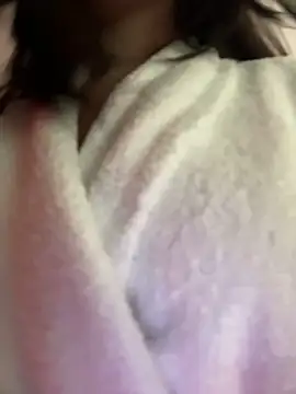 Snapshot of Aiko_Yumi chatting on September 21, 2025, 9:49 pm Aiko Yumi online show from September 21, 2025, 9:49 pm