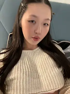 Snapshot of Aiko_Yumi chatting on September 28, 2025, 9:20 pm Aiko Yumi online show from September 28, 2025, 9:20 pm