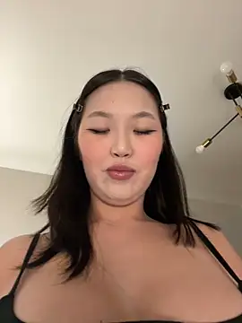 Snapshot of Aiko_Yumi chatting on October 17, 2025, 7:16 pm Aiko Yumi online show from October 17, 2025, 7:16 pm