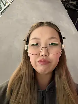 Snapshot of Aiko_Yumi chatting on October 26, 2025, 6:36 pm Aiko Yumi online show from October 26, 2025, 6:36 pm