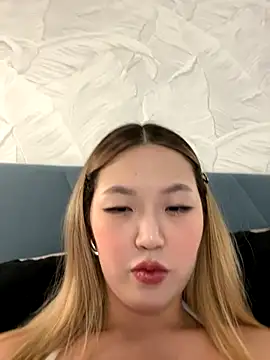 Snapshot of Aiko_Yumi chatting on November 26, 2025, 10:00 pm Aiko Yumi online show from November 26, 2025, 10:00 pm