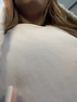 Snapshot of Aiko_Yumi chatting on December 16, 2025, 12:54 pm Aiko Yumi online show from December 16, 2025, 12:54 pm