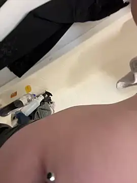 Snapshot of SexyB214 chatting on January 1, 2025, 1:26 am SexyB214 online show from January 1, 2025, 1:26 am