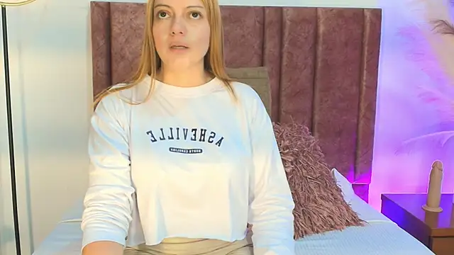 Snapshot of MirandaRoxx chatting on September 10, 2025, 12:05 pm MirandaRoxx online show from September 10, 2025, 12:05 pm