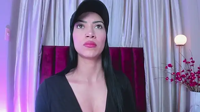 Snapshot of MirandaRoxx chatting on November 27, 2025, 11:34 am MirandaRoxx online show from November 27, 2025, 11:34 am