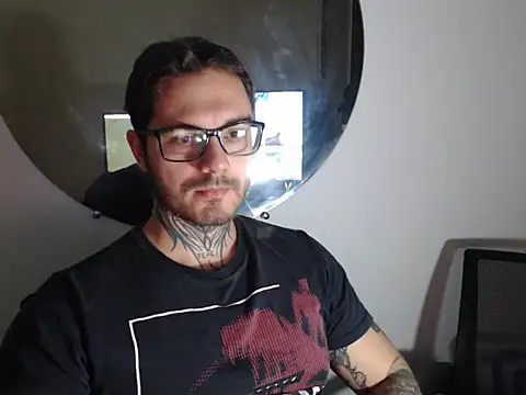 Snapshot of clark_r chatting on April 2, 2026, 12:08 am clark r online show from April 2, 2026, 12:08 am