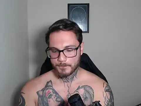 Snapshot of clark_r chatting on June 12, 2026, 12:09 am clark r online show from June 12, 2026, 12:09 am