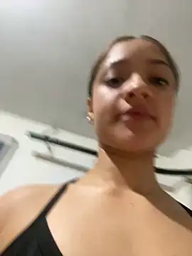 Alicia ALICIA online show from March 3, 2025, 8:32 pm